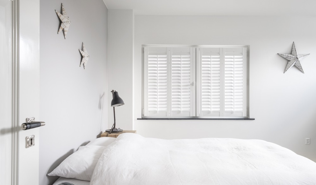 witte shutters slaapkamer