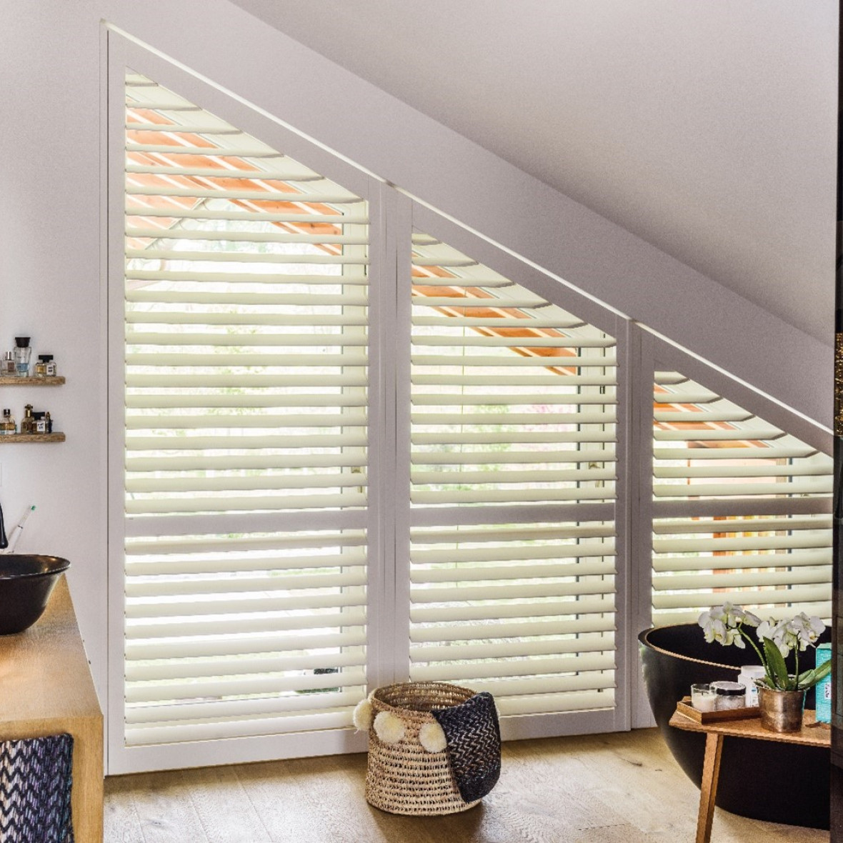 Witte shutters JASNO puntraam badkamer