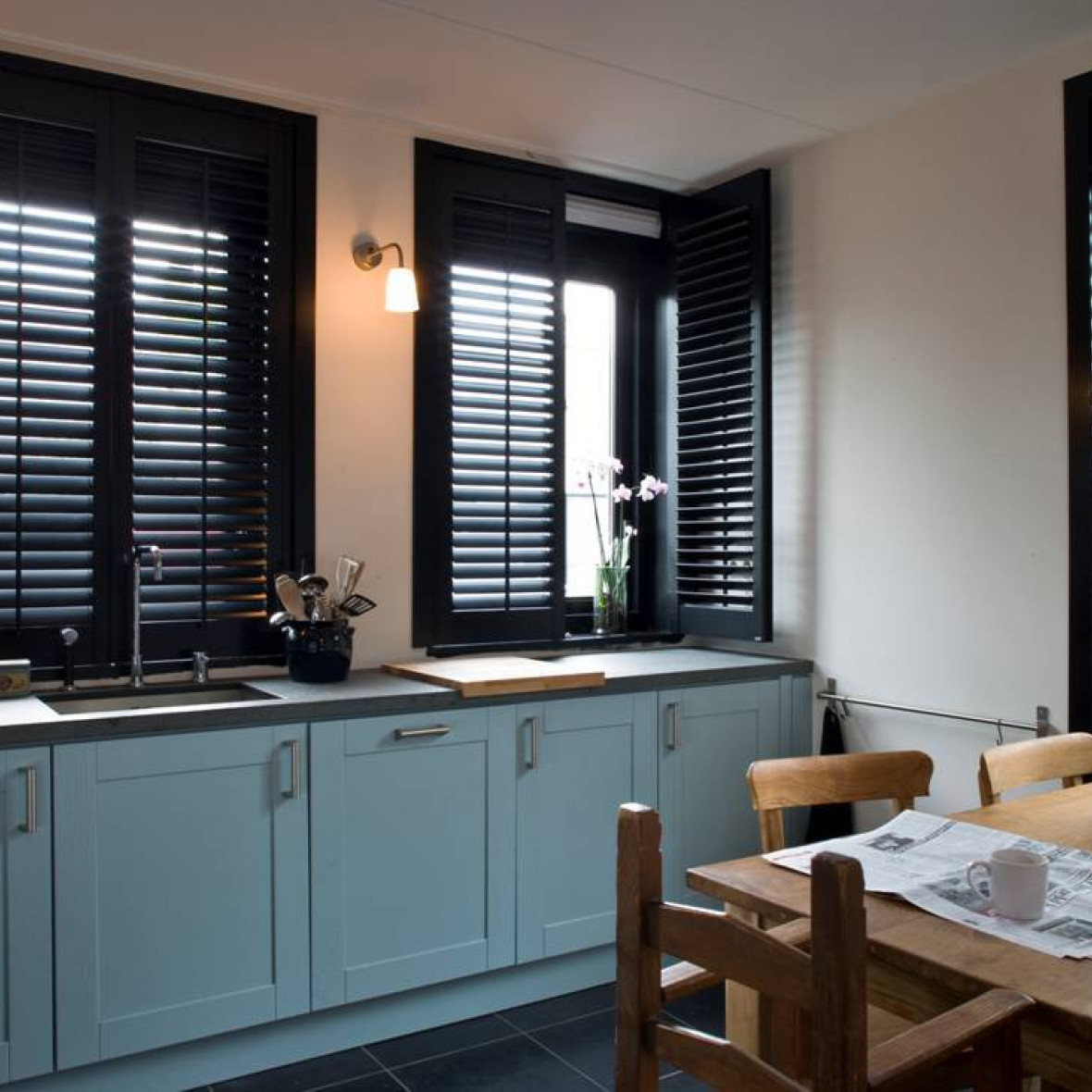 Shutters in de keuken - zwart - JASNO